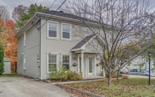 Duplex à vendre Sherbrooke Rock Forest Flex Immobilier Chaque niveau accueille un très grand logement de 4.5 pièces