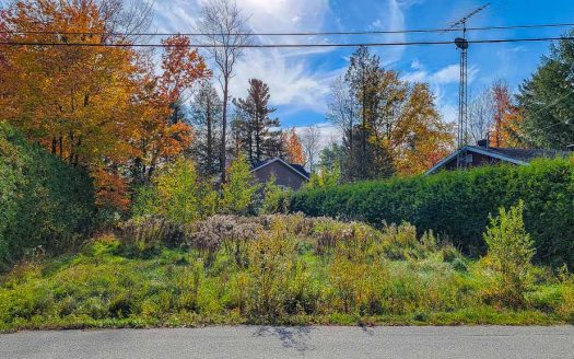 Lot for sale duplex Airbnb Eastern Townships Flex Immobilier 65 feet of frontage and 5985 sq ft