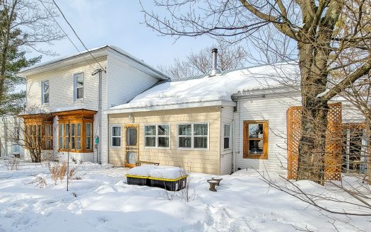 Airbnb duplex house for sale Mansonville Potton Eastern Townships Flex Immobilier Side elevation
